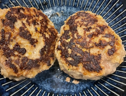 パサパサ卒業！肉の旨味たっぷりハンバーグ！