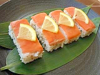 簡単★スモークサーモンの押し寿司