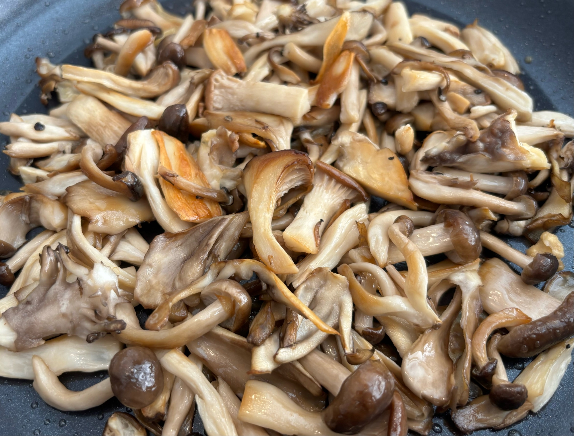 秋の味覚 きのこたっぷり!にんにくオイル焼き