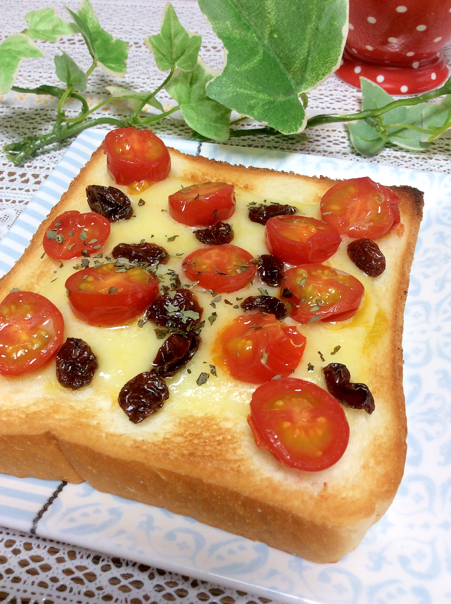 ミニトマトとレーズンのチーズトースト レシピ 作り方 By やなママ 楽天レシピ