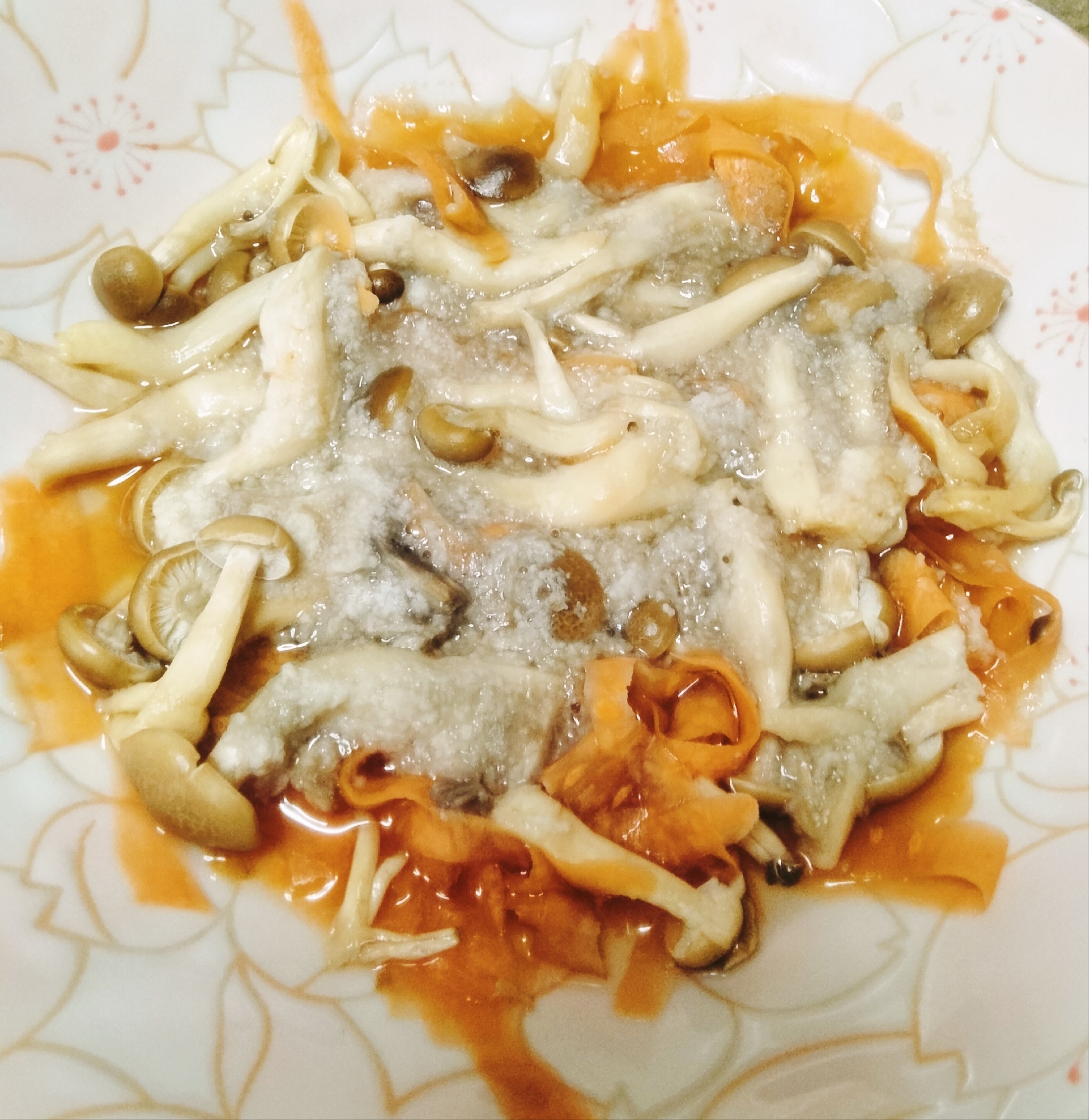 納豆のタレで失敗無し。人参とシメジのとろろレンジ煮