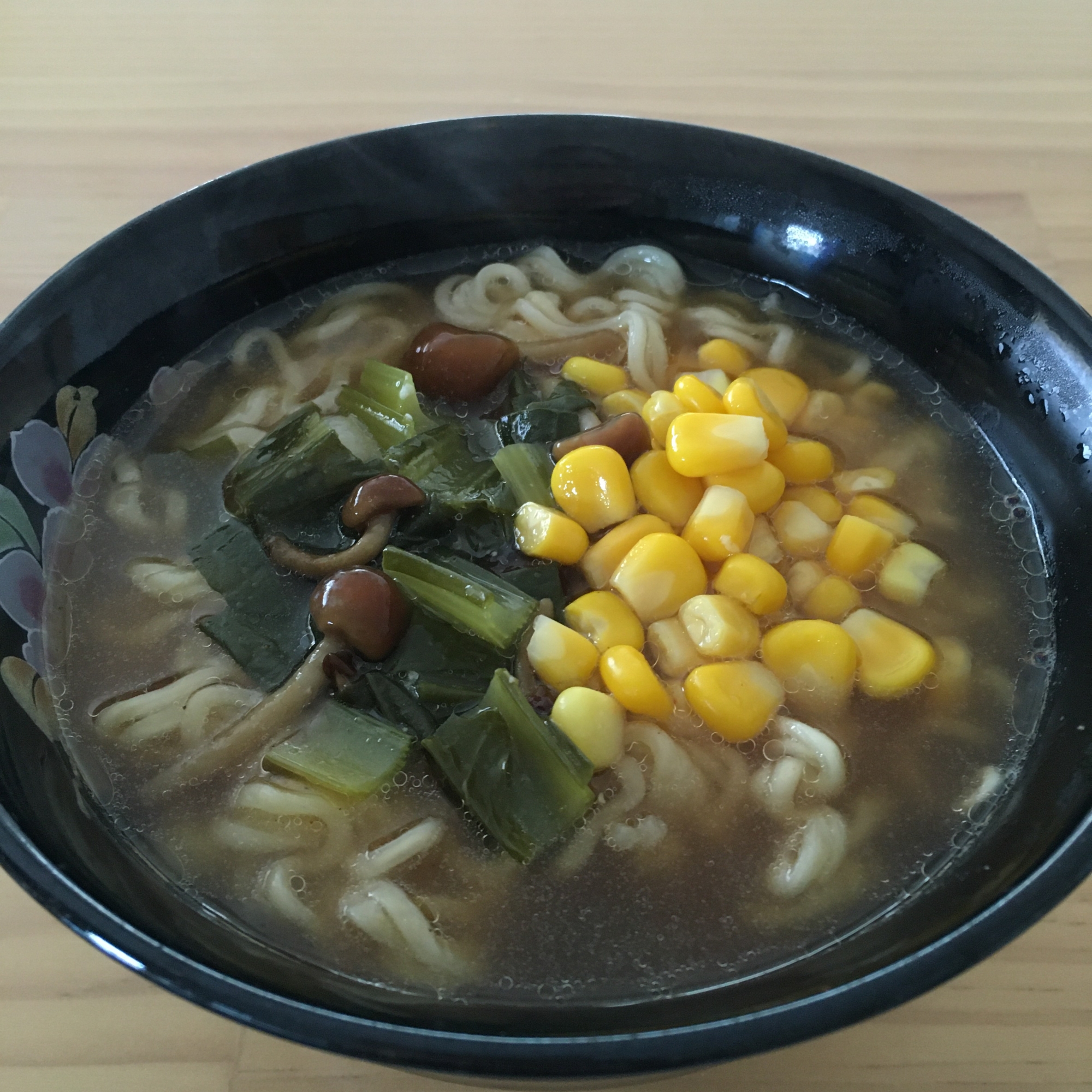 小松菜となめことコーンの味噌ラーメンアレンジ