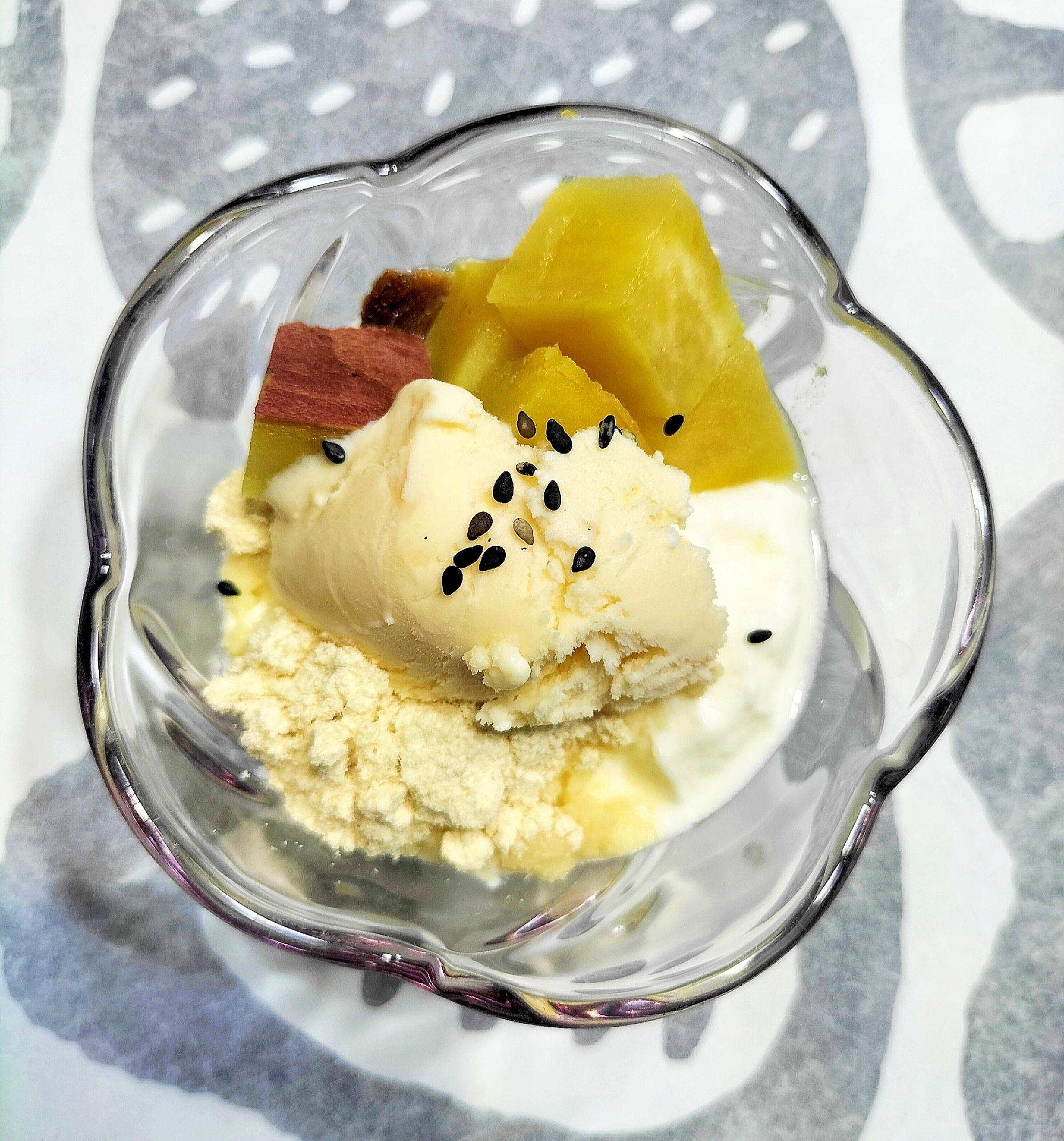 おからパウダーと焼き芋入りヨーグルト