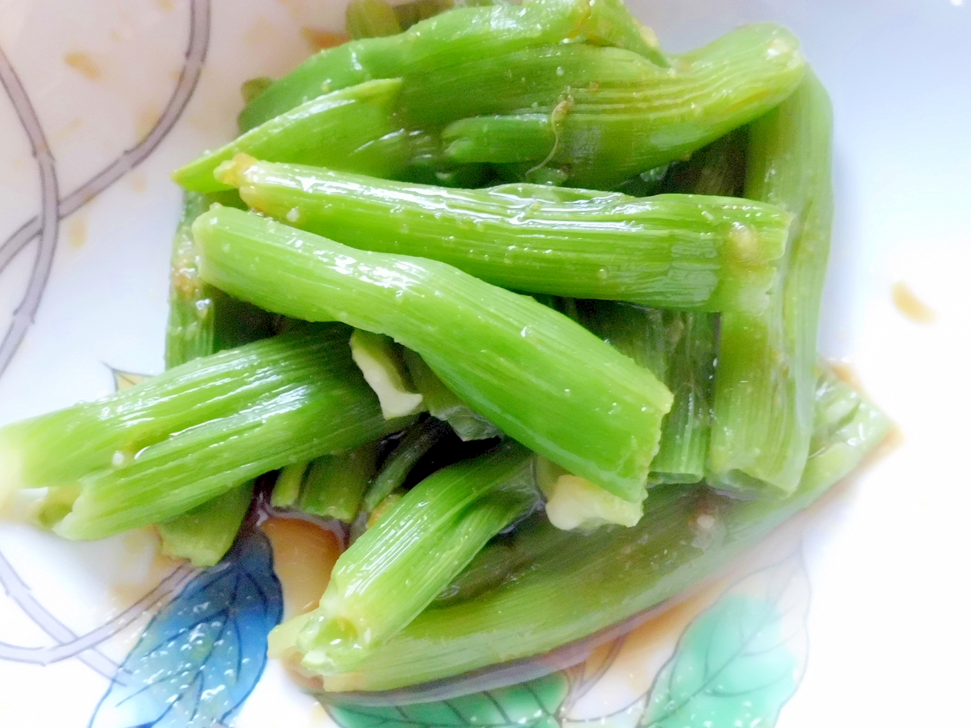 イタドリ（さど）の　にんにく漬け