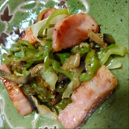 野菜とベーコンの炒めもの