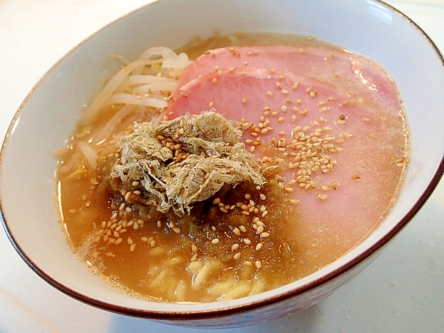 インスタントで もやしとハムととろろの豚骨ラーメン レシピ 作り方 By ぷ みぃまま 楽天レシピ