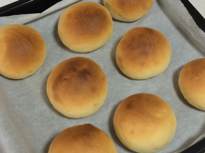 初めてのパン作りでした。
悪戦苦闘しながら、なんとか完成しました‼️
ちょっと焼き過ぎかな・・・
また作りたいです