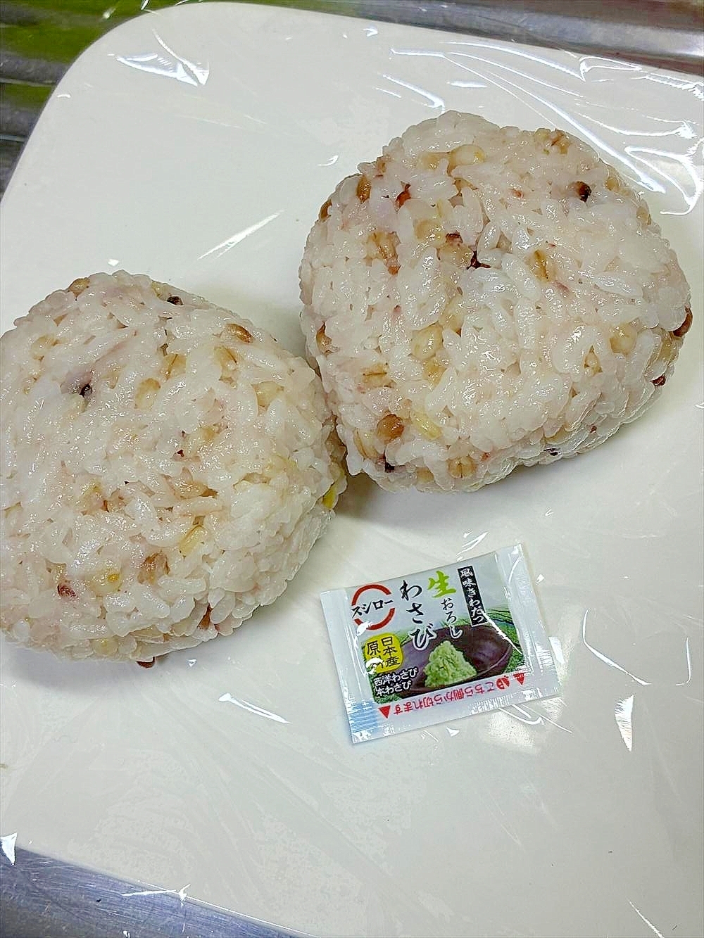 ありがちおかかこんぶおにぎりに練り練り混ぜ込み涙玉