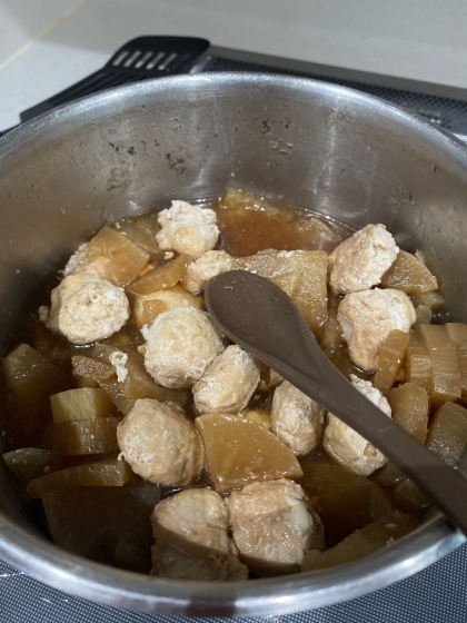 鶏団子で鍋で作りました、
味付けは美味しかったです。