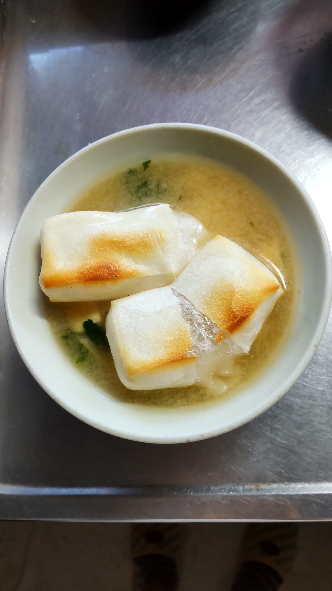 お雑煮（お餅入りの味噌汁）