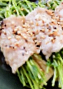 焼き肉で貝割れ大根巻きෆ˚*
