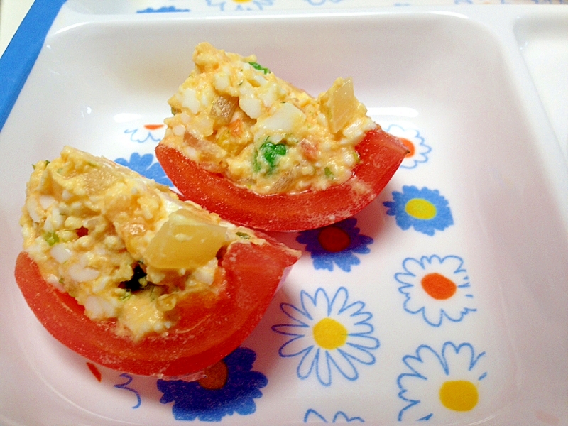 トマトの器で卵サラダ(=ﾟωﾟ)ﾉ幼児食