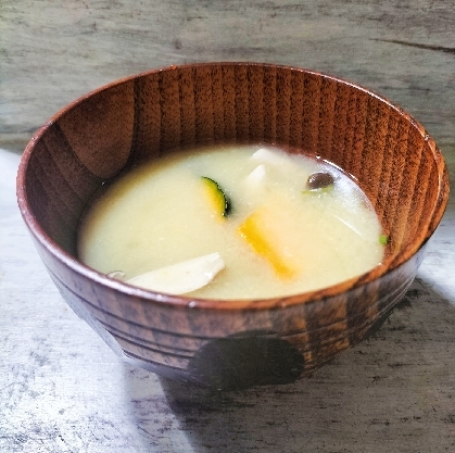 きょうはこちら♬美味しいかぼちゃとしめじのお味噌汁出来ました♡今月もたくさんの美味しいレシピ感謝です(*^^*)来月も素敵レシピ楽しみにしています✨