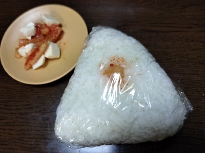 こんにちは。キムチーズ、美味しい組合せでした。3つ握ってパクパク食べてました。レシピ有難うございました。