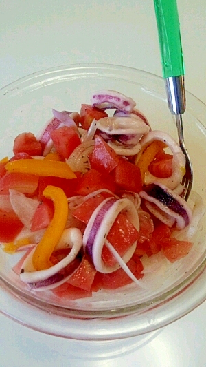 トマトとイカの彩りサラダ