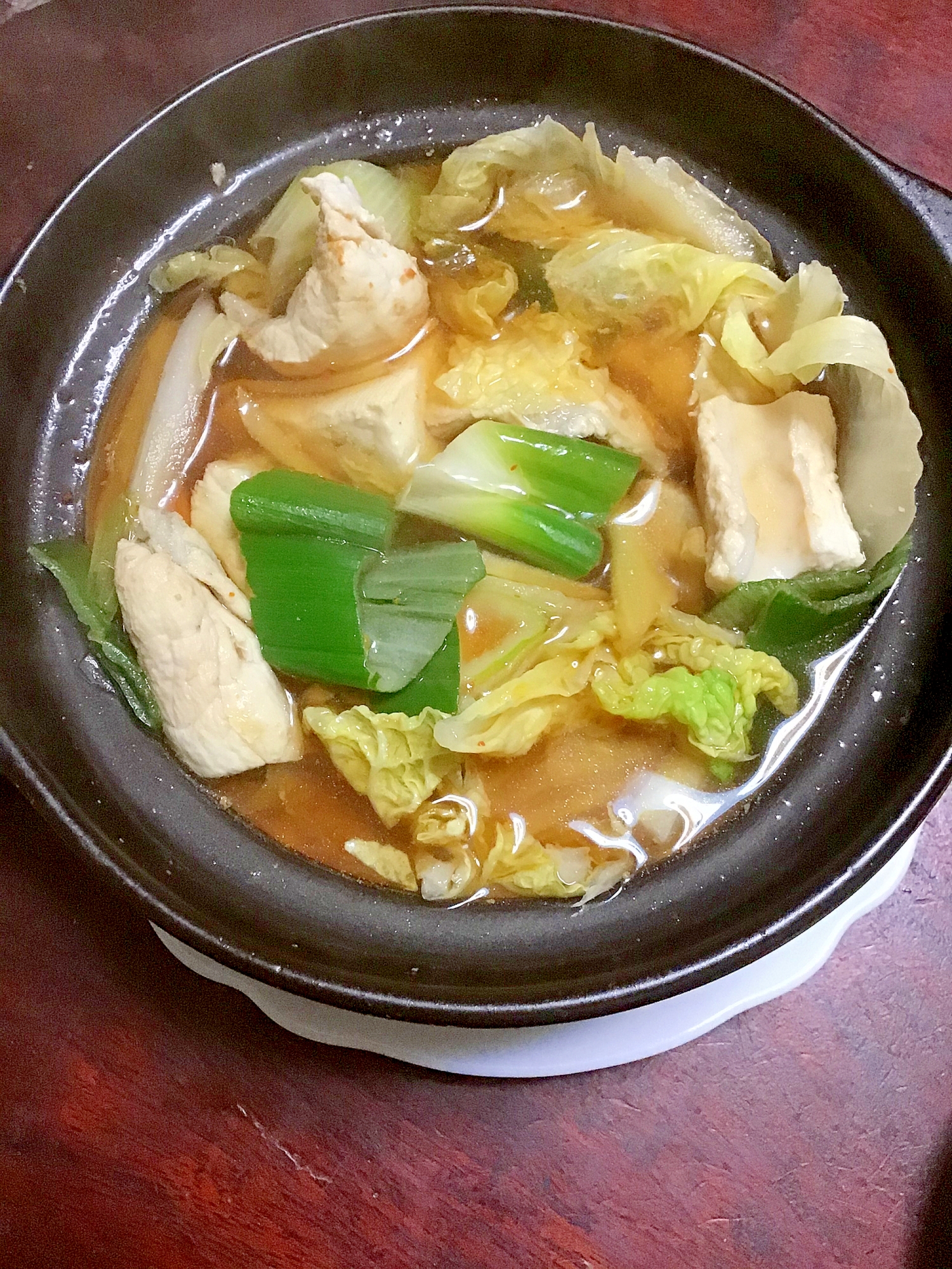 マグロと野菜のピリ辛湯豆腐鍋。