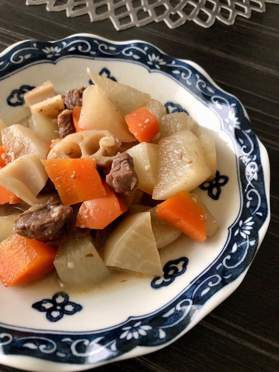 牛角切りと根菜の味噌煮込み/ごぼうなし