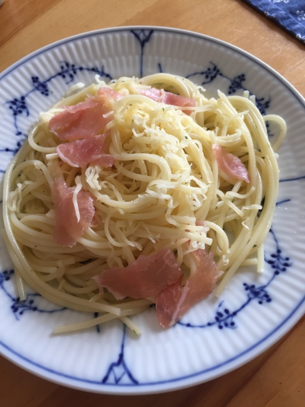 生ハムとチーズのパスタ