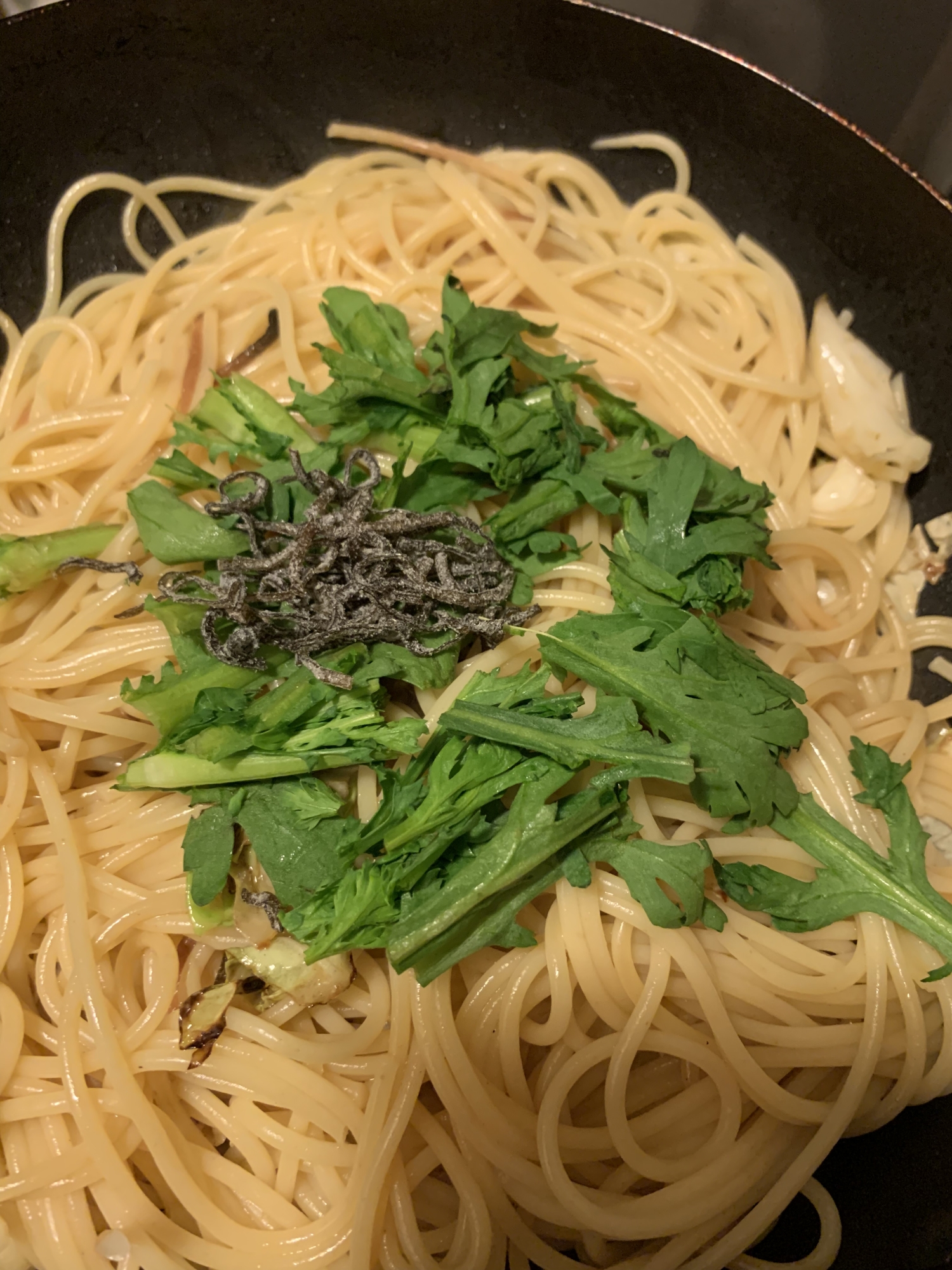 春菊かおる♪キャベツと舞茸の塩昆布ペペロンチーノ風