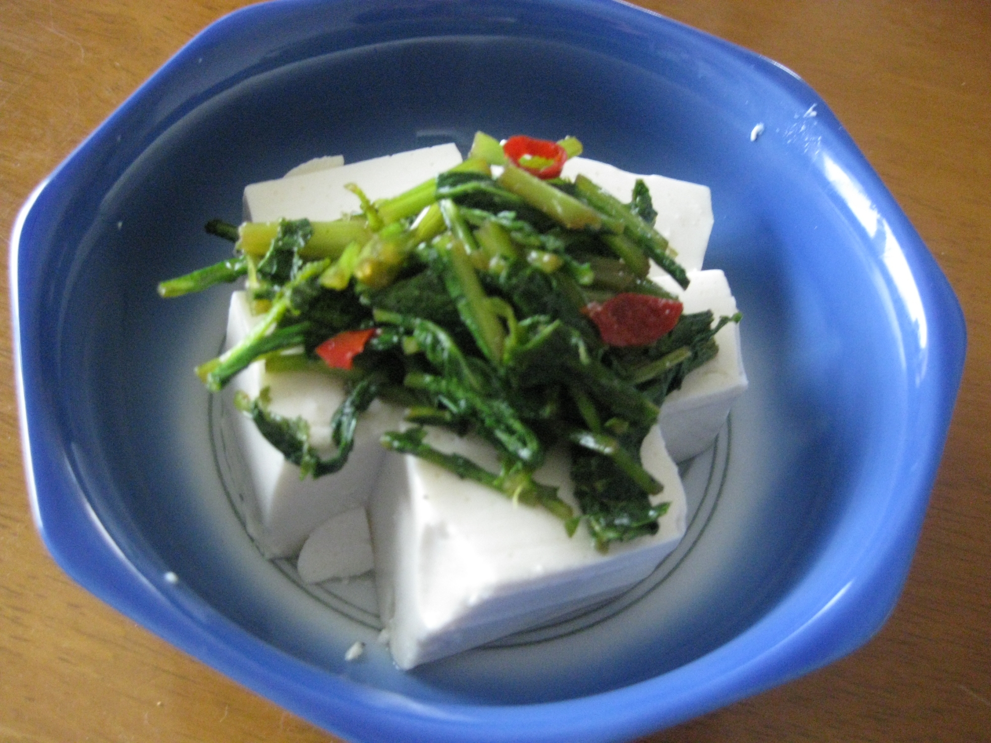 簡単湯豆腐のトッピング！かぶの葉のピリ辛炒め♪