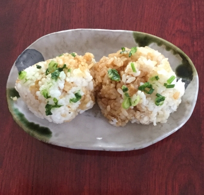 ネギとおかかのにんにく醤油おにぎり