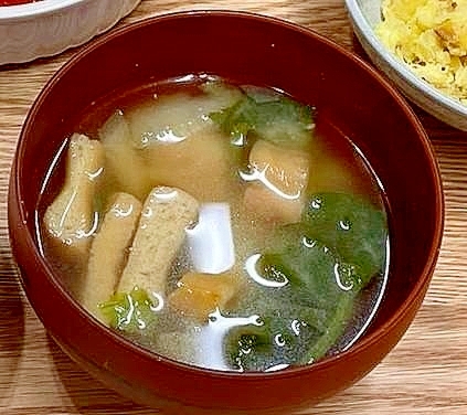 油揚げと小松菜の味噌汁
