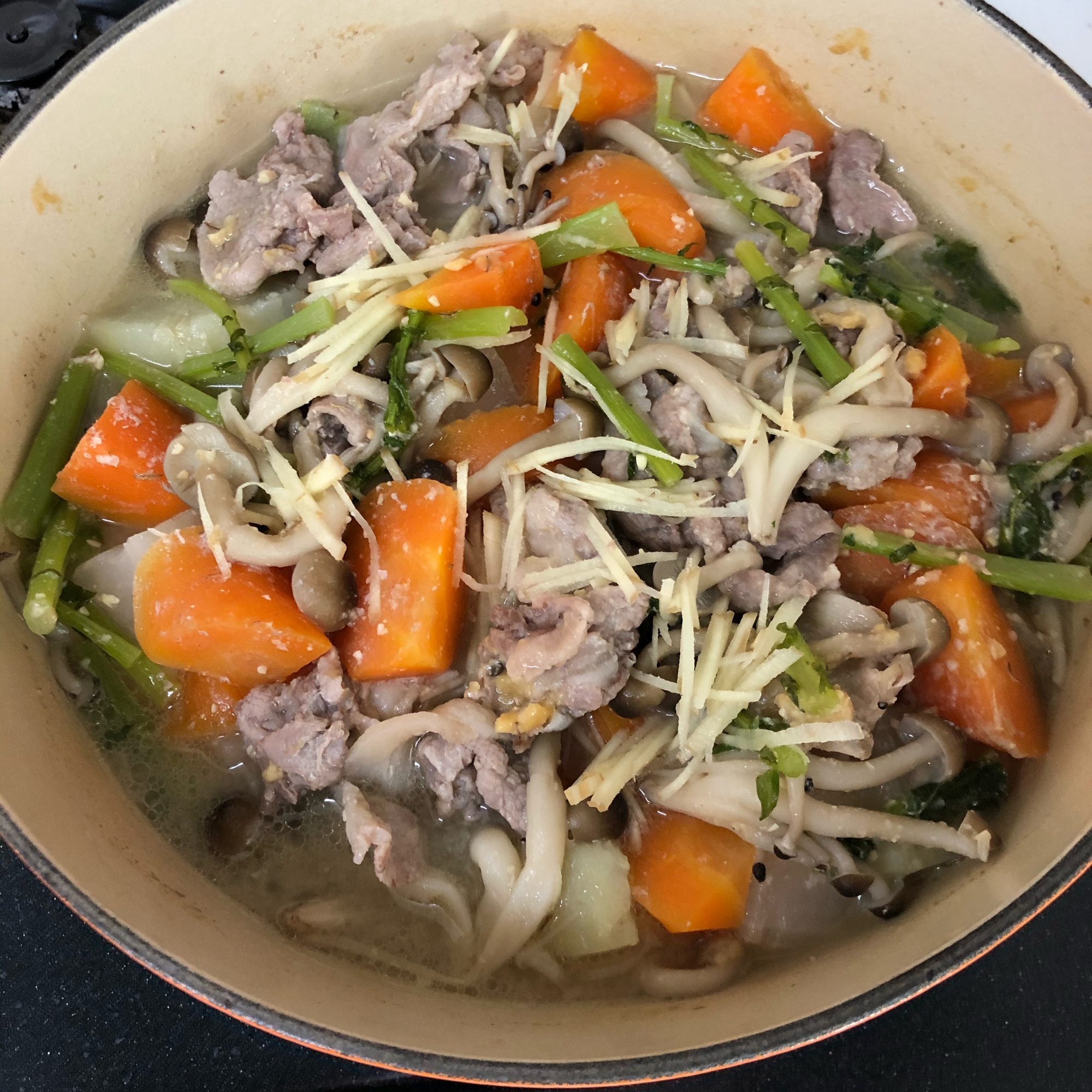 生姜でほっこりやさしい味噌味♪ 豚肉と大根の煮物