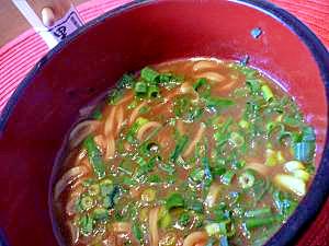 残ったカレーで作る和風カレーうどん。