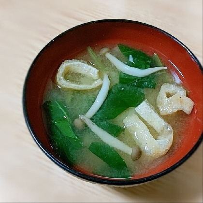 ほうれん草・しめじ・油揚げの味噌汁（昆布だし）