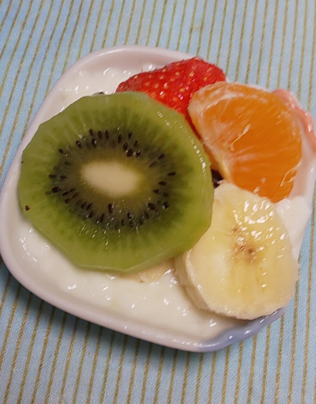 フルーツもりもりヨーグルト