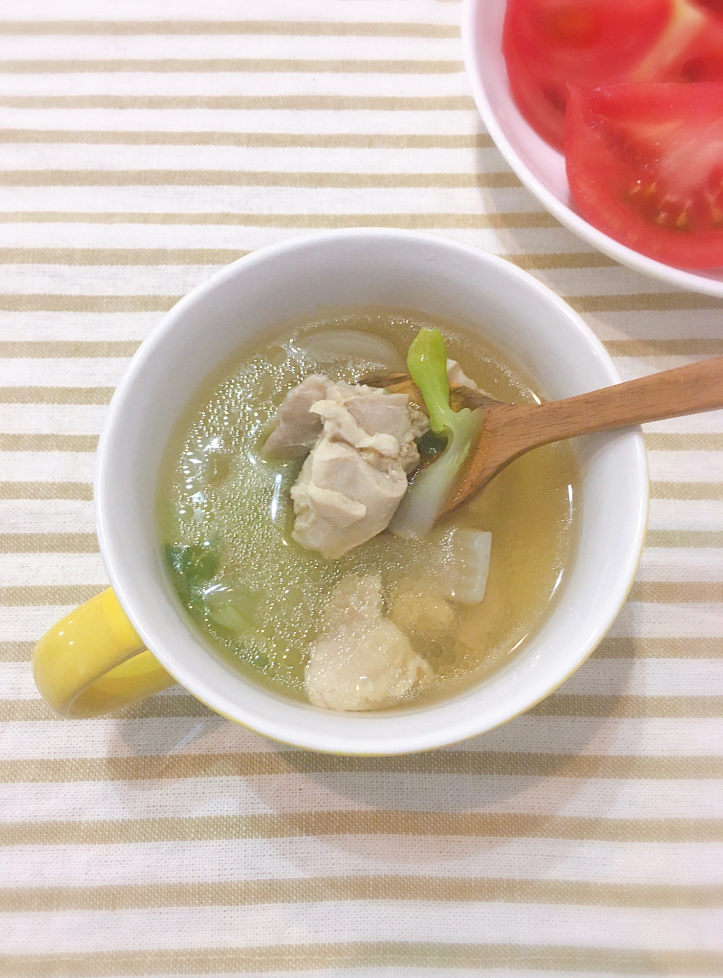 簡単旨味 鶏ムネ肉と春キャベツのスープ レシピ 作り方 By ヤスのり子 楽天レシピ