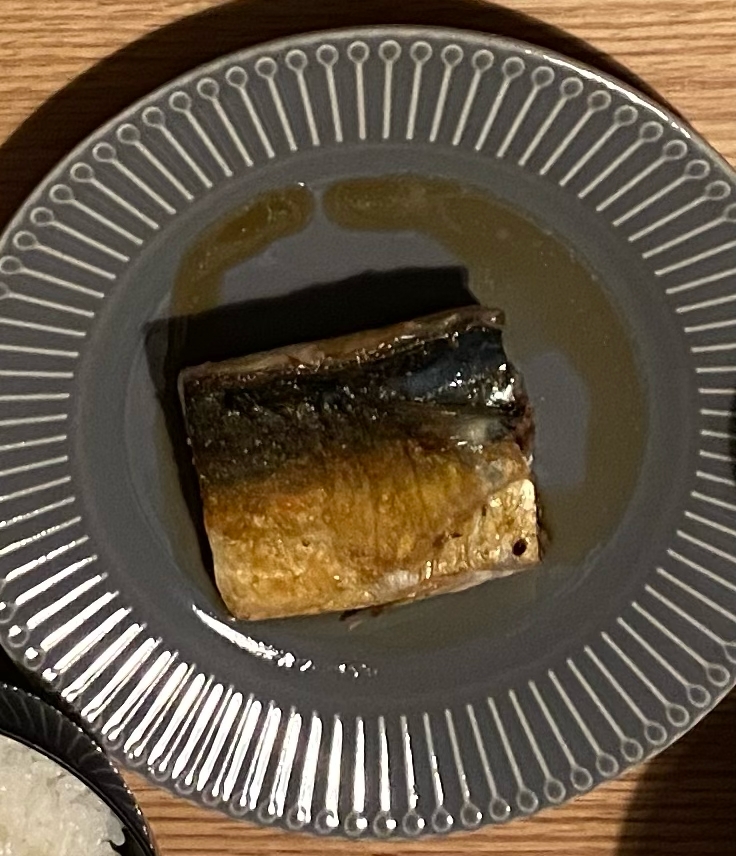 醤油で食べる鯖の塩焼き