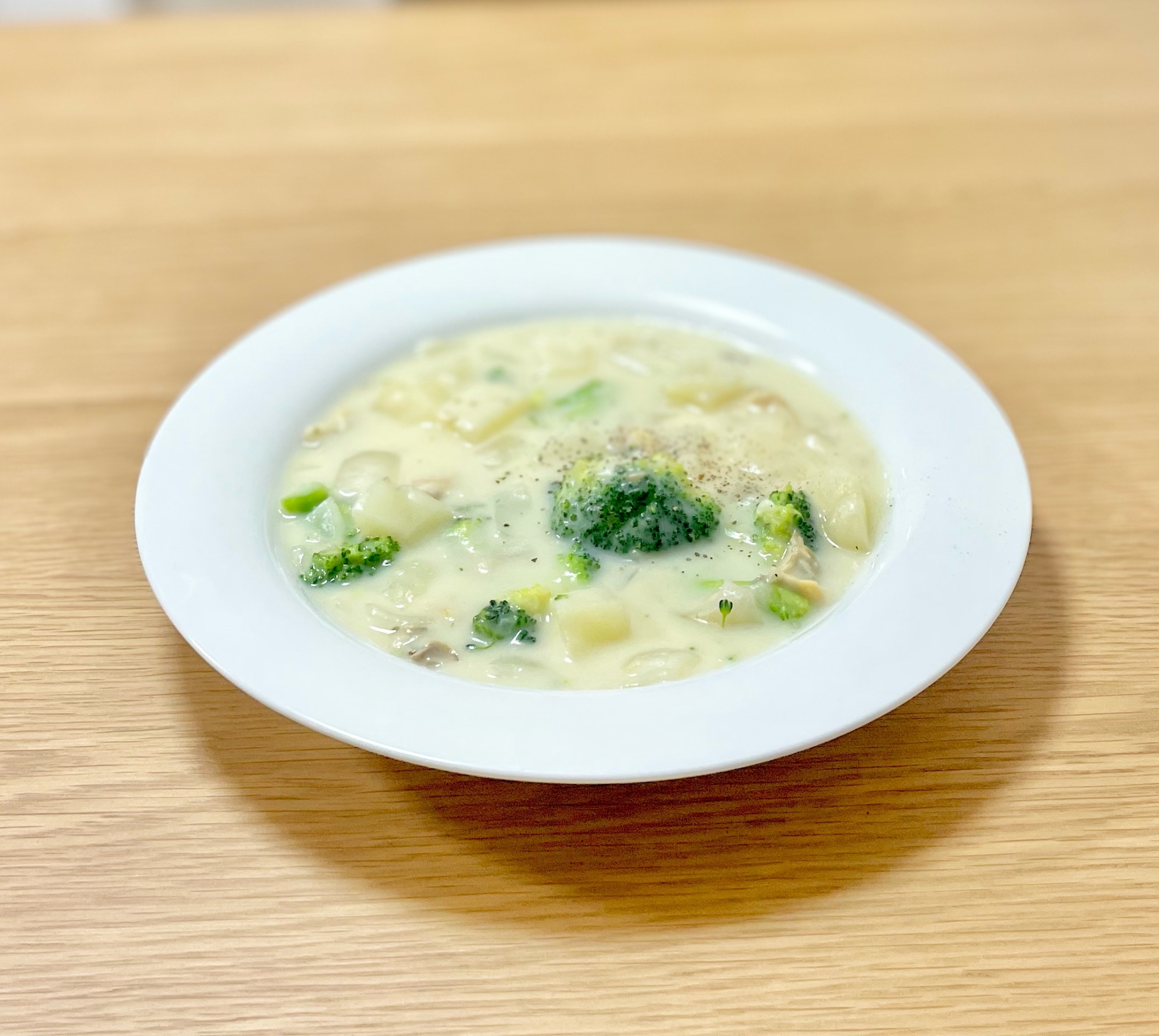 ブロッコリーとあさりの豆乳クラムチャウダー