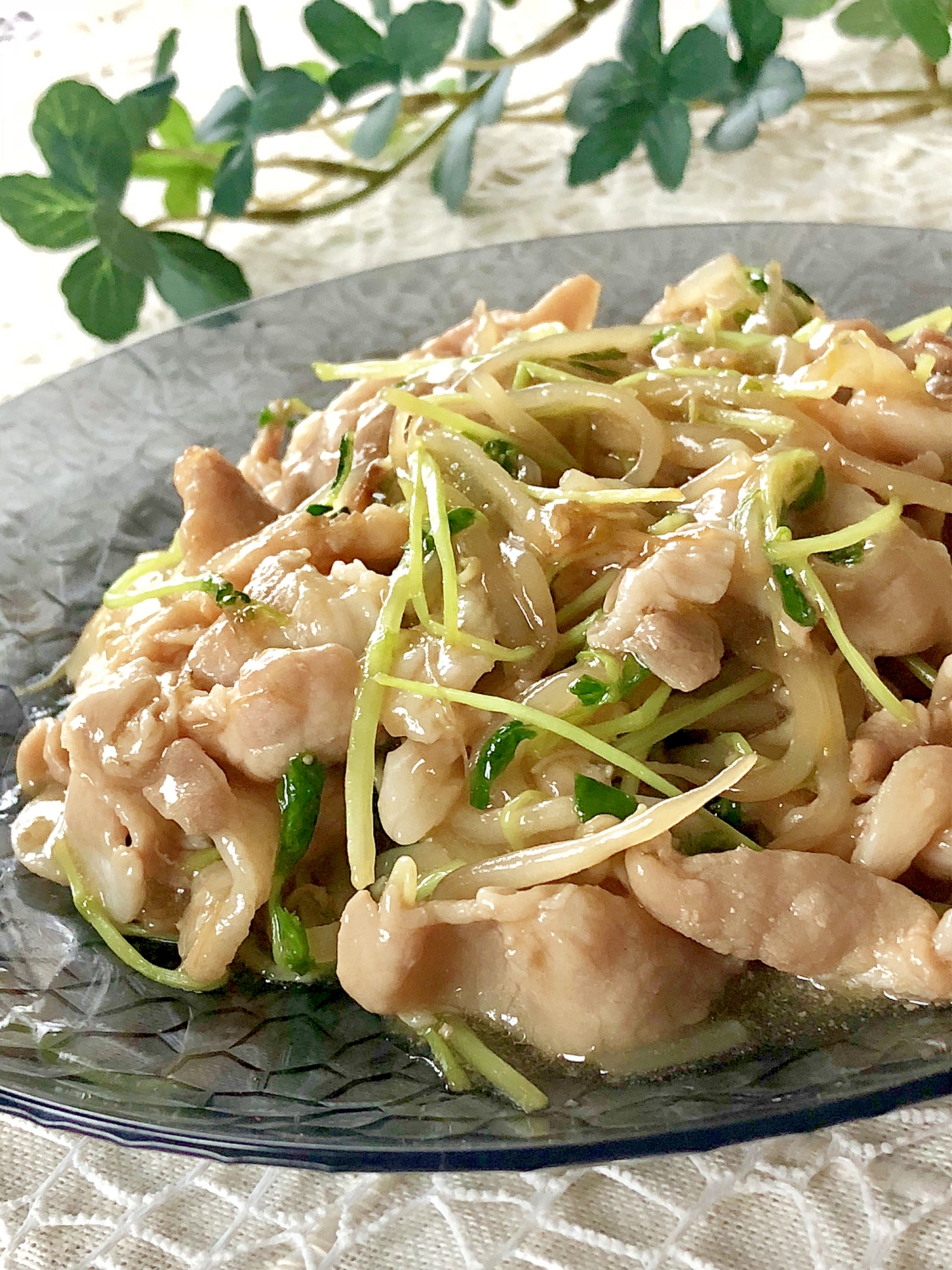 豚バラ肉と豆苗ともやしのあんかけ炒め