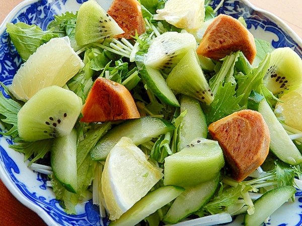 水菜で❤柿と２種の果物のサラダ♪（手作りドレ）