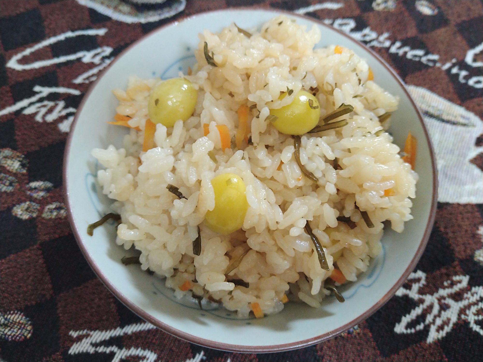 銀杏で塩昆布ごはん（炊飯器利用）