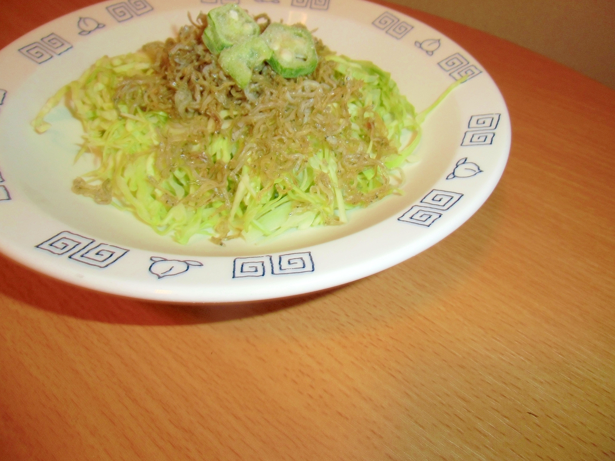 レタスとジャコのカレードレッシングマヨ丼