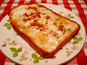 水切りヨーグルトを焼いて☆シナモン蜂蜜トースト