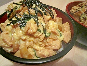 冷凍豆腐ともやしでカサ増しヘルシーニラ玉親子丼♪