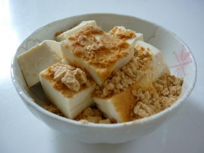 途中で味を変えようと黒蜜も用意してたのに…かけずに全部食べちゃった！きな粉も豆腐も大好きです～