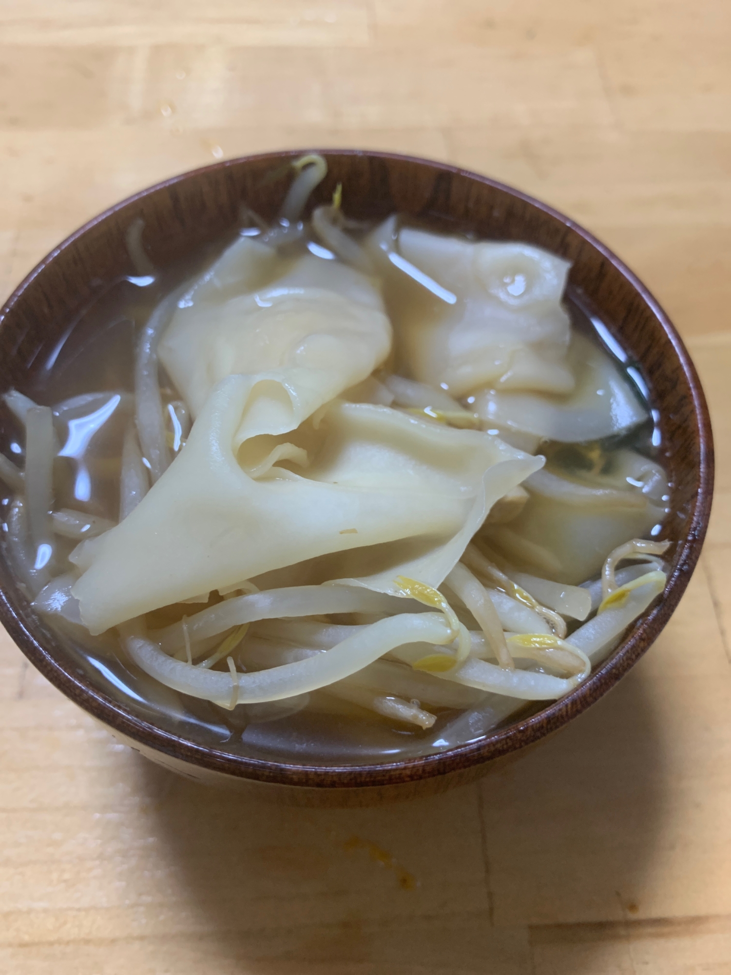 餃子の皮でワンタン風スープ