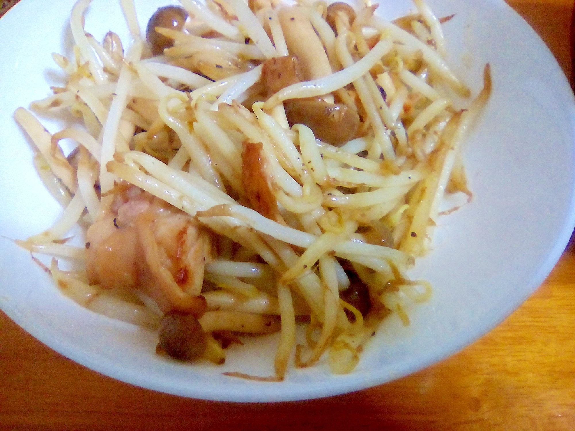 鶏としめじのもやし炒め レシピ・作り方 by ヒトツメチテイジン - 楽天