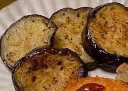 なすのごま油炒め 七味黒ごまかけて