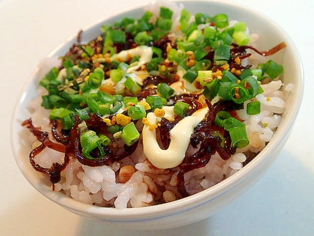 昆布の佃煮と卵黄と葱の雑穀ご飯