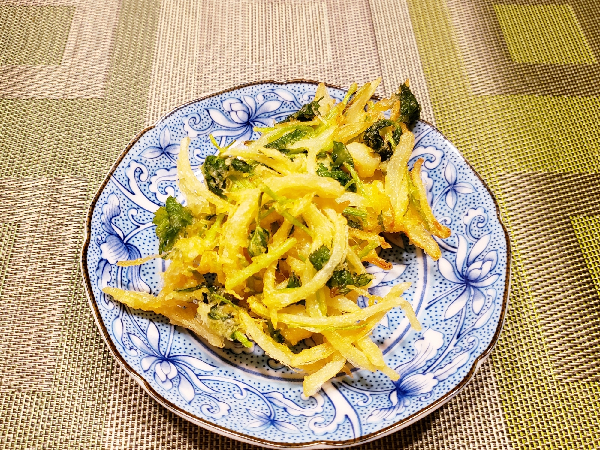 ちょっとしたコツで 美味しい えび のかき揚げ