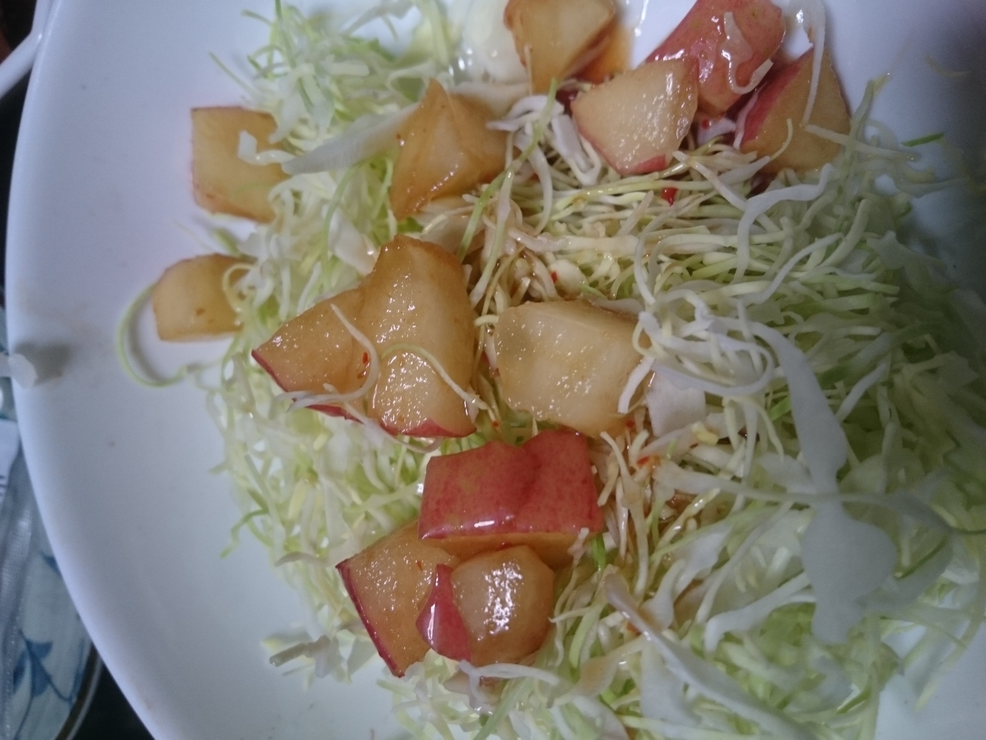 ピリ辛豆板醤冷凍りんごドレッシングのサラダ