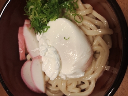 温玉とかまぼこの冷やしぶっかけうどん