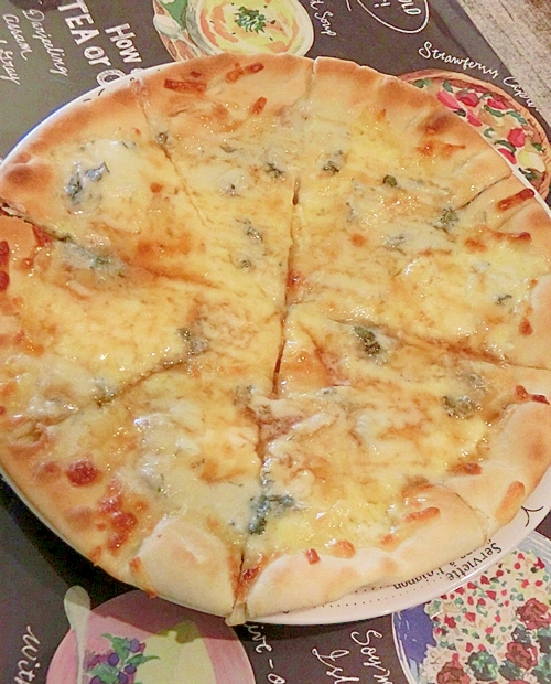 簡単アレンジ☆　ゴルゴンゾーラのピザ♪