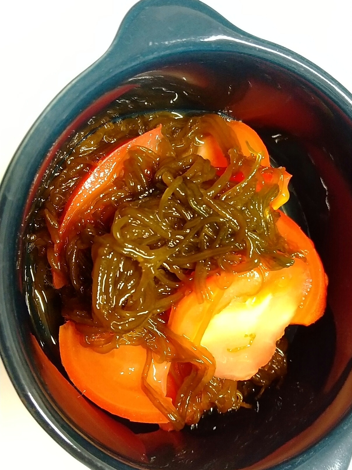 トマトともずくの酢の物