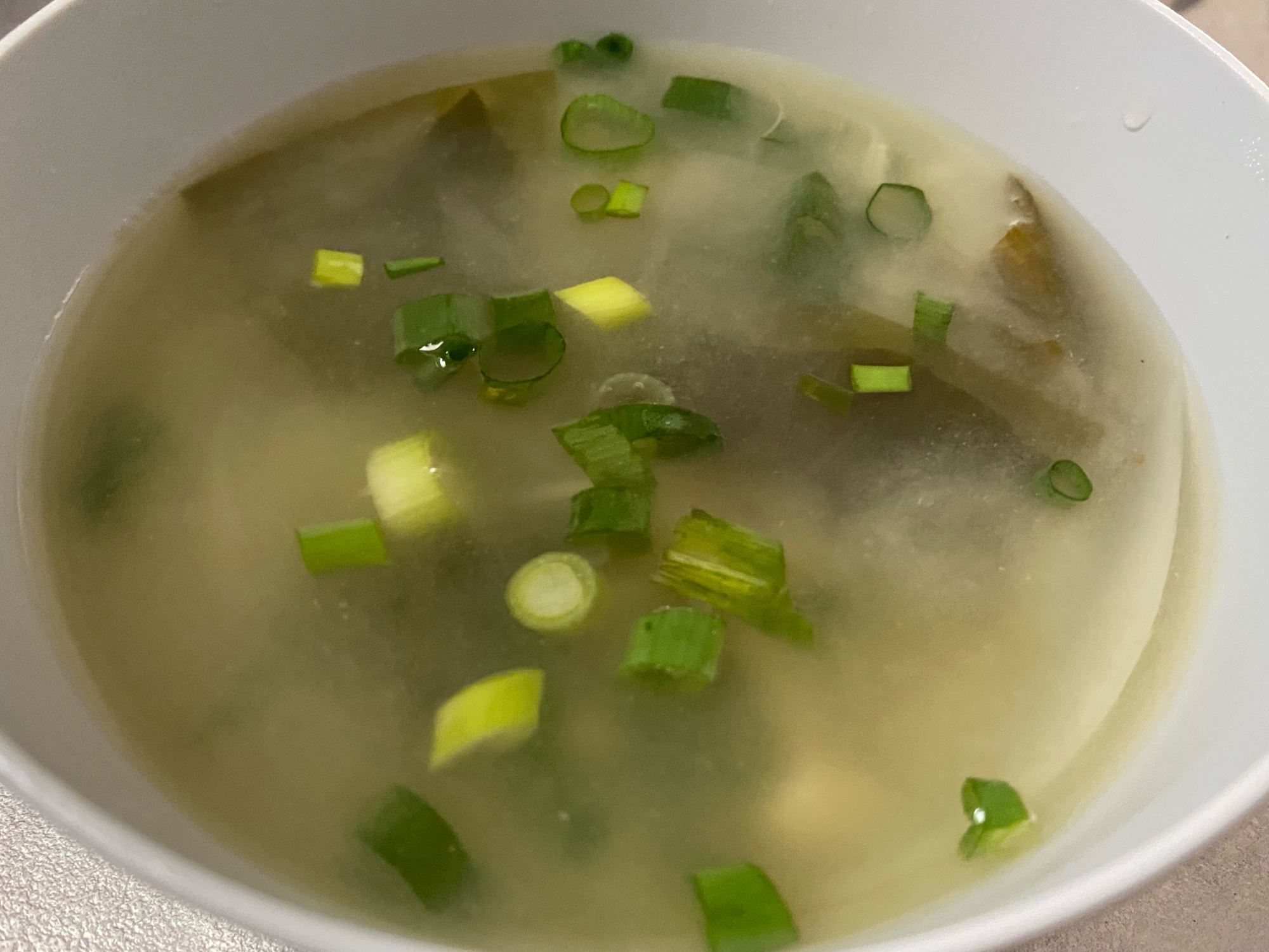 わかめと玉ねぎの味噌汁